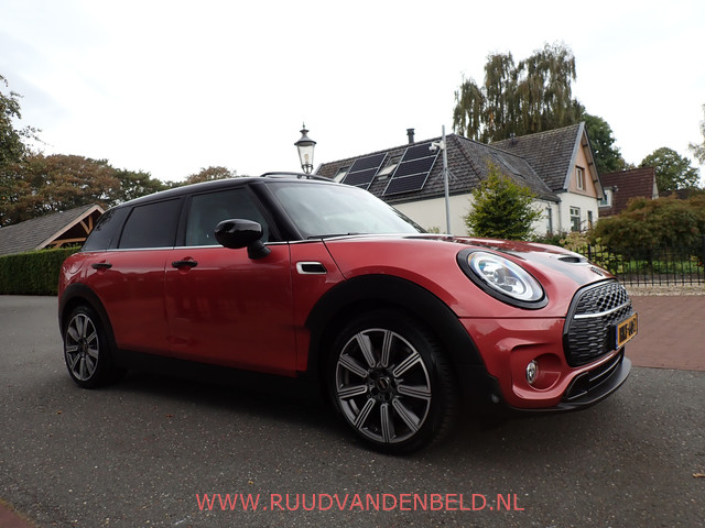 Foto 2 van MINI Clubman 2.0 Cooper S Chili ACC / H&K / TREKHAAK / CAMERA / CARPLAY / KEYLESS