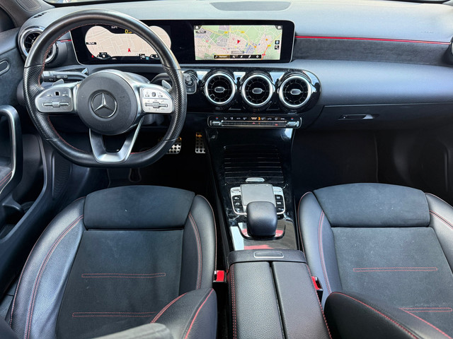 Foto 3 van Mercedes-Benz A-klasse A 200 AMG 1e EIG | CARPLAY | CAMERA | NAP