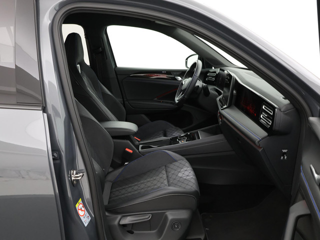 Foto 7 van Volkswagen Tiguan 1.5 eTSI 150pk DSG R-Line Edition · 360 Camera · Apple/Android Car Play · Sfeerver