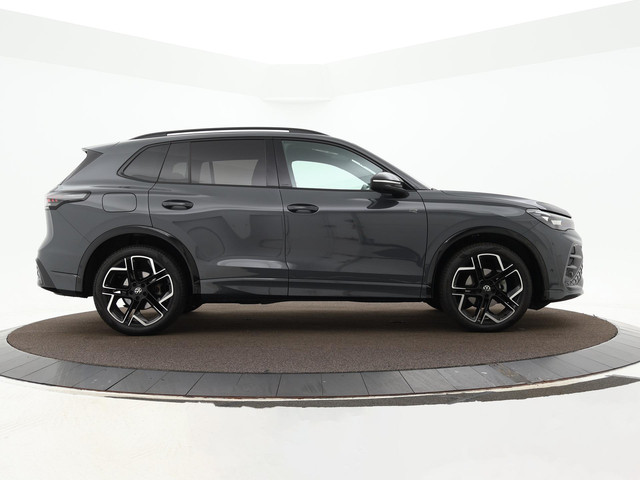 Foto 6 van Volkswagen Tiguan 1.5 eTSI 150pk DSG R-Line Edition · 360 Camera · Apple/Android Car Play · Sfeerver
