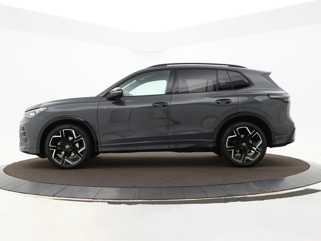 Foto 2 van Volkswagen Tiguan 1.5 eTSI 150pk DSG R-Line Edition · 360 Camera · Apple/Android Car Play · Sfeerver