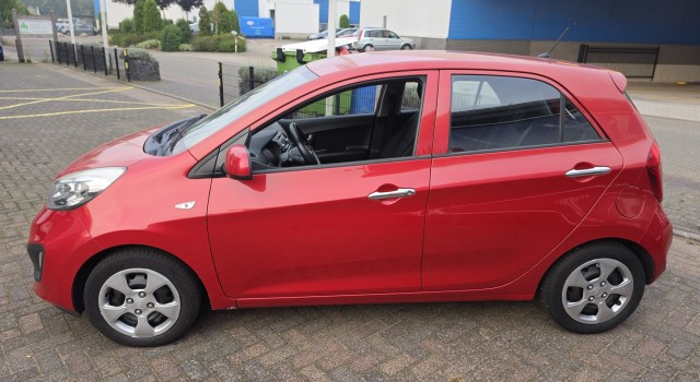 Foto 6 van KIA PICANTO 1.0 Dynamic Line / 5-deurs / Airco