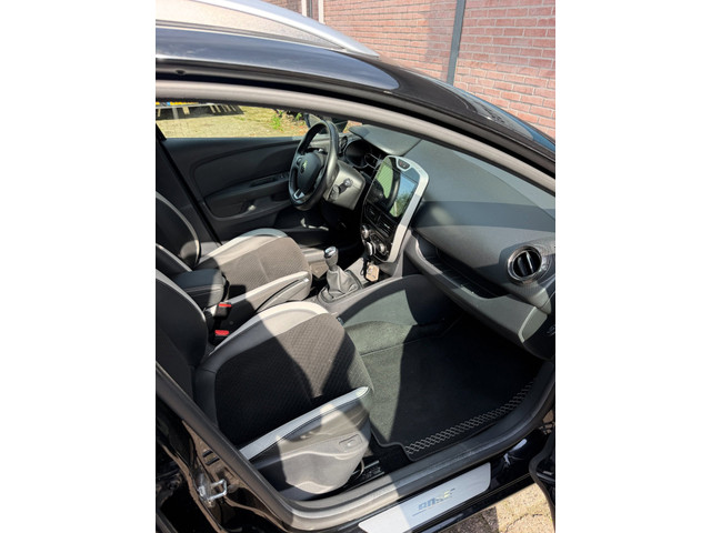 Foto 3 van Renault Clio Estate 0.9 TCe Intens Bose
