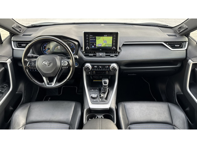 Foto 3 van Toyota RAV4 2.5 Hybrid AWD Bi-Tone Trekhaak Leder Panorama JBL Verwarmde voorruit en stuur
