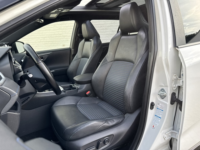 Foto 5 van Toyota RAV4 2.5 Hybrid AWD Bi-Tone Trekhaak Leder Panorama JBL Verwarmde voorruit en stuur