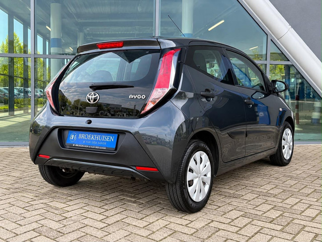 Foto 9 van Toyota Aygo 1.0 VVT-i x-now Airco / Start Stop