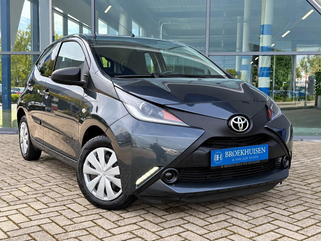 Foto 8 van Toyota Aygo 1.0 VVT-i x-now Airco / Start Stop