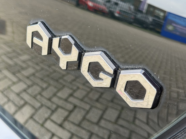Foto 2 van Toyota Aygo 1.0 VVT-i x-now Airco / Start Stop