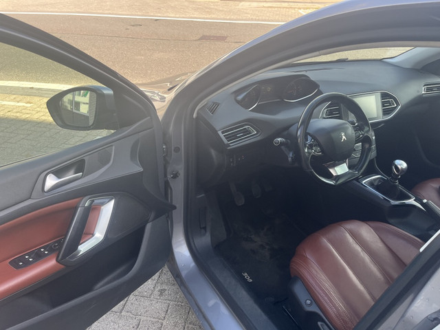 Foto 10 van Peugeot 308 SW 1.6 BlueHDI Clima Leer Stoelverw Camera Pano