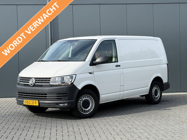 Foto 3 van Volkswagen Transporter 2.0 TDI 102 PK / L1H1 / WORDT VERWACHT / ACHTERKLEP / 1e EIG. / AIRCO / CRUIS