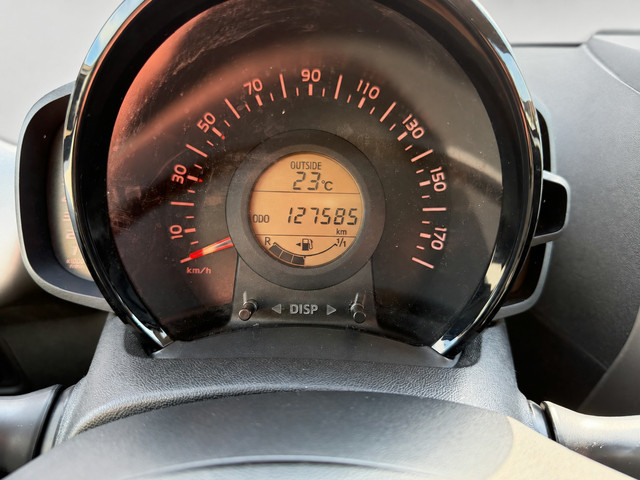 Foto 4 van Toyota Aygo 1.0 VVT-i x-play AIRCO CAMERA ZEER LEUKE AUTO