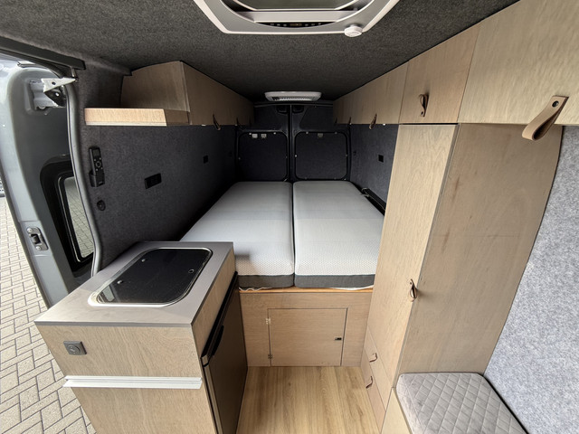 Foto 5 van Renault Master T35 2.3 dCi 180 PK AUTOMAAT / L3H2 / CAMPER / BPM VRIJ GRIJS KENTEKEN / ZONNEPANEEL /