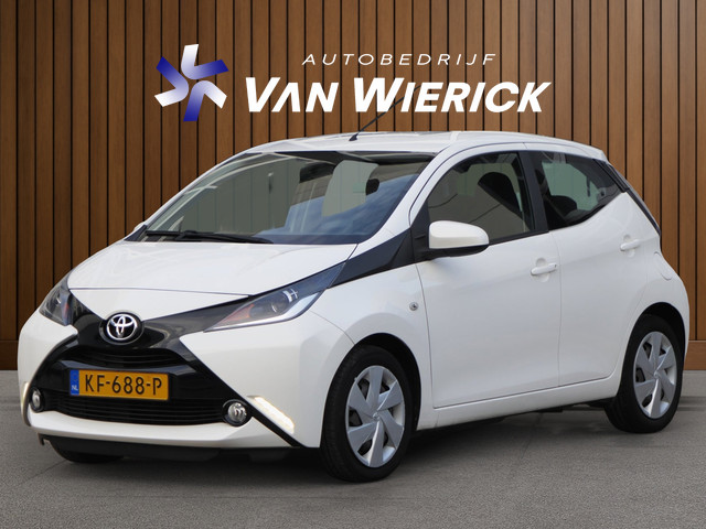 Foto 3 van Toyota Aygo 1.0 VVT-i x-play | Camera | Bluetooth | Airco | Zuinig! | Origineel NL