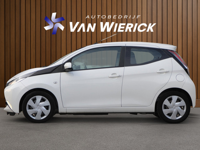 Foto 2 van Toyota Aygo 1.0 VVT-i x-play | Camera | Bluetooth | Airco | Zuinig! | Origineel NL