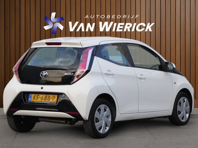Foto 10 van Toyota Aygo 1.0 VVT-i x-play | Camera | Bluetooth | Airco | Zuinig! | Origineel NL