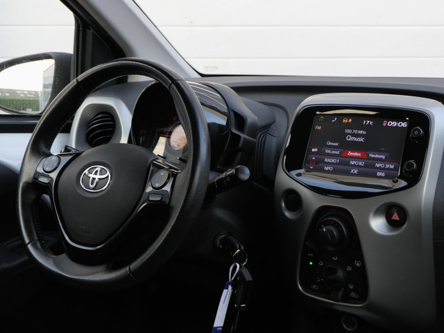 Foto 5 van Toyota Aygo 1.0 VVT-i x-play | Camera | Bluetooth | Airco | Zuinig! | Origineel NL