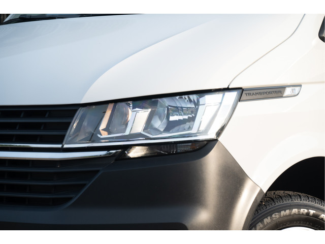 Foto 4 van Volkswagen Transporter 2.0 TDI L2H1 28 | Cruise | Airco | Bluetooth | Betimmering |