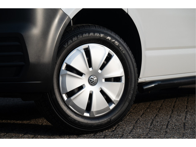 Foto 5 van Volkswagen Transporter 2.0 TDI L2H1 28 | Cruise | Airco | Bluetooth | Betimmering |