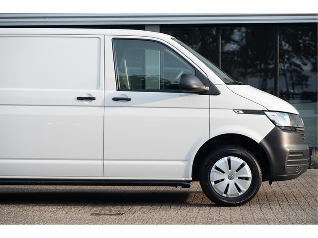 Foto 8 van Volkswagen Transporter 2.0 TDI L2H1 28 | Cruise | Airco | Bluetooth | Betimmering |