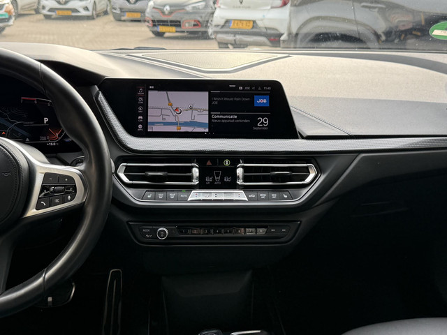 Foto 10 van BMW 1-serie 118i Executive Edition | NAP | Dealer onderhouden | Stoelverwarming | Navigatie | LED |