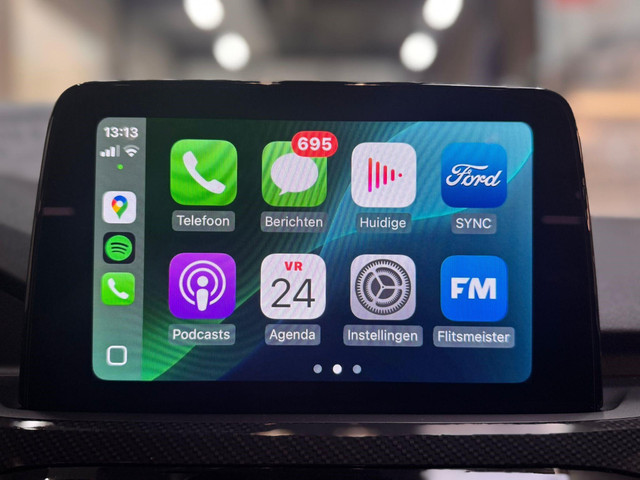 Foto 9 van Ford Fiesta 100pk EcoBoost ST-Line Navigatie DAB+ Apple CarPlay 17" LM + All Season Banden 5drs