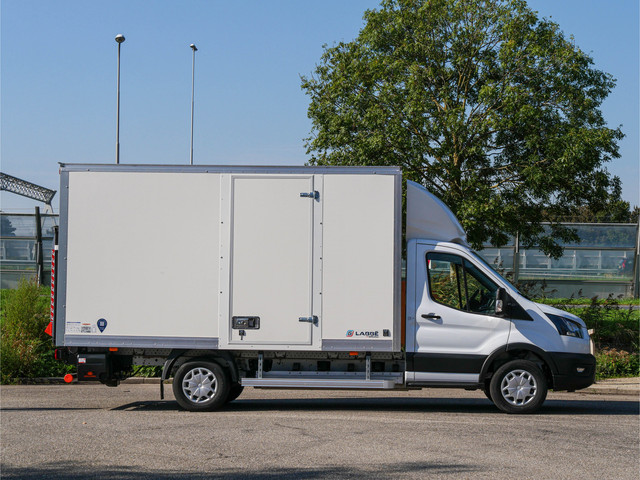Foto 10 van Ford E-Transit 68 kWh 390L Trend Bakwagen + Dhollandia Laadklep | ZIJDEUR | SNELLADEN | NAVIGATIE |