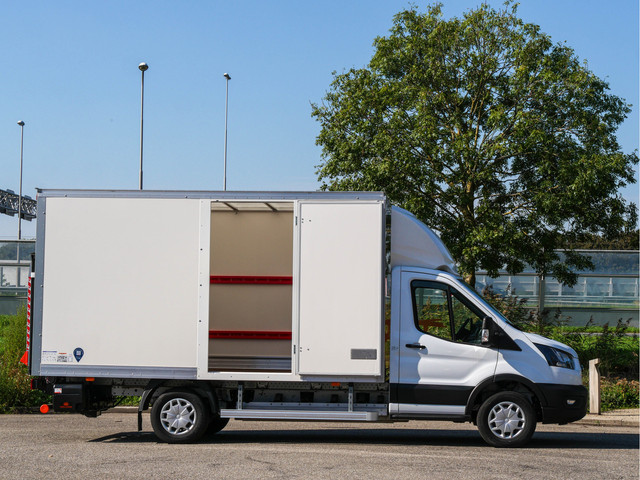 Foto 2 van Ford E-Transit 68 kWh 390L Trend Bakwagen + Dhollandia Laadklep | ZIJDEUR | SNELLADEN | NAVIGATIE |
