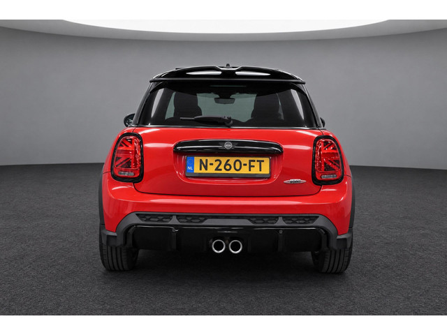 Foto 2 van MINI 3-Deurs 2.0 John Cooper Works Essential | SCHUIF/KANTELDAK | HEAD-UP | CAMERA | NAVI | STUUR/ST