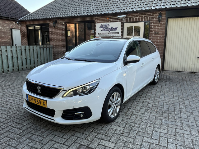 Foto 9 van Peugeot 308 SW 1.2 PureTech Blue Lease Executive DAB+
