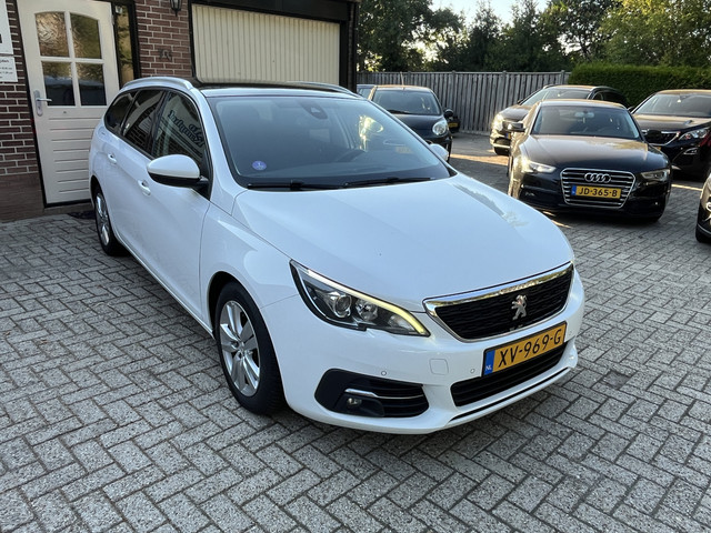 Foto 7 van Peugeot 308 SW 1.2 PureTech Blue Lease Executive DAB+