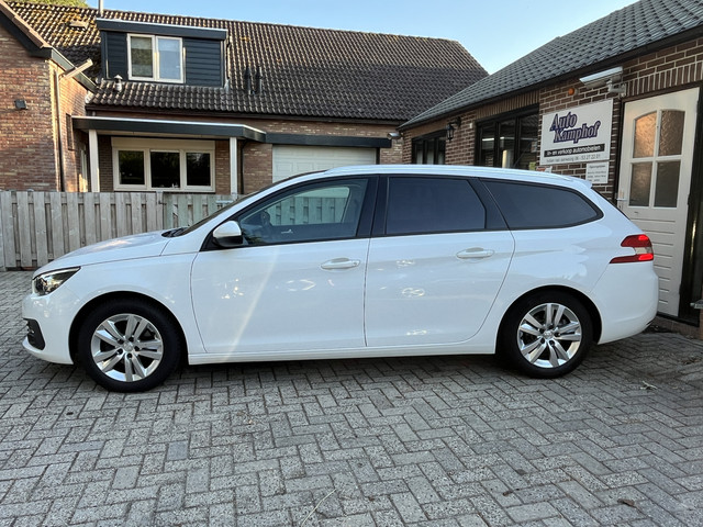 Foto 5 van Peugeot 308 SW 1.2 PureTech Blue Lease Executive DAB+