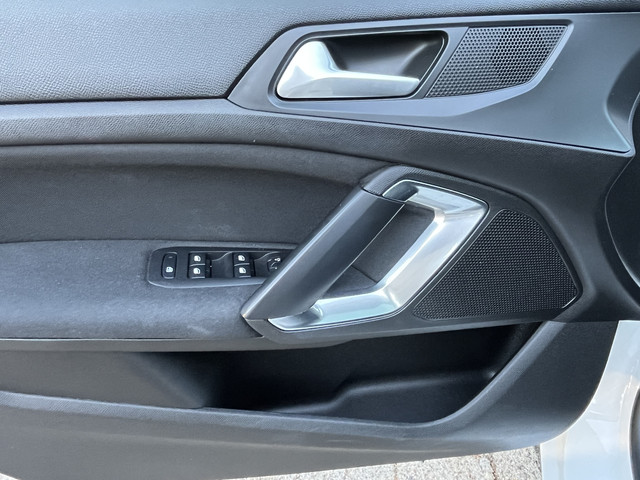 Foto 4 van Peugeot 308 SW 1.2 PureTech Blue Lease Executive DAB+