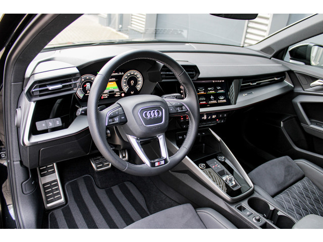 Foto 3 van Audi A3 Sportback 45 TFSI e S edition Competition | Memory | B&O | Matrix | Camera | Standkachel