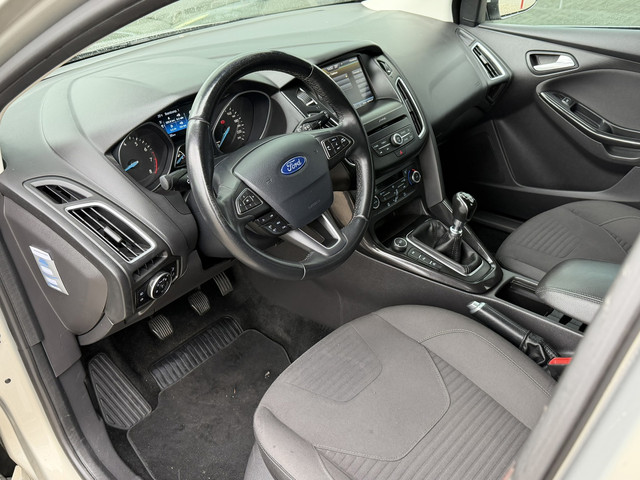 Foto 5 van Ford Focus Wagon 1.0 Titanium 125pk Trekhaak / Camera / Cruise Control