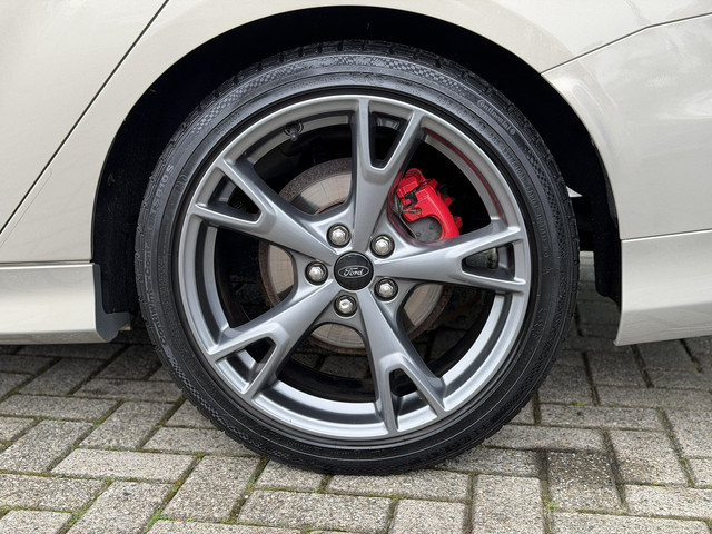 Foto 4 van Ford Focus Wagon 1.0 Titanium 125pk Trekhaak / Camera / Cruise Control