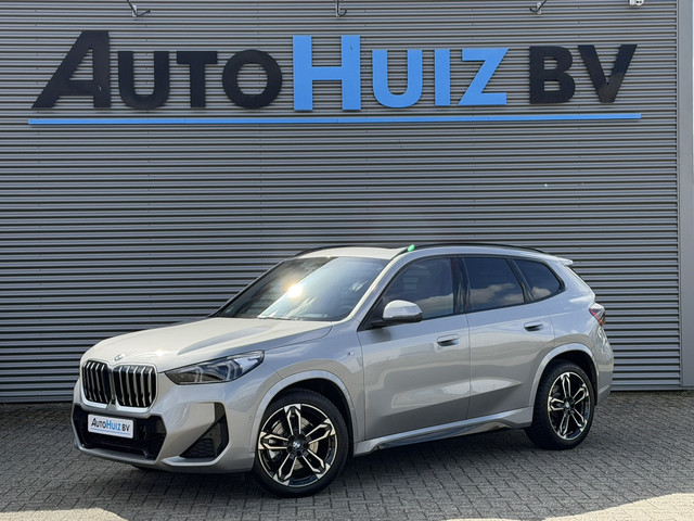 Foto 10 van BMW X1 sDrive20i M Sport Panoramadak Stuurwielverwarming Massage 19 Inch Keyless Entry ACC Harman-Ka