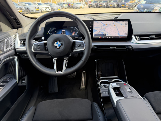 Foto 2 van BMW X1 sDrive20i M Sport Panoramadak Stuurwielverwarming Massage 19 Inch Keyless Entry ACC Harman-Ka