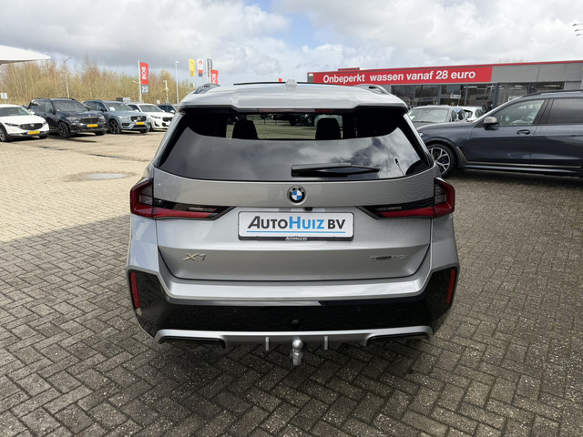 Foto 6 van BMW X1 sDrive20i M Sport Premium Pakket Panoramadak Trekhaak Achteruitrijcamera Stoelverwarming Keyl