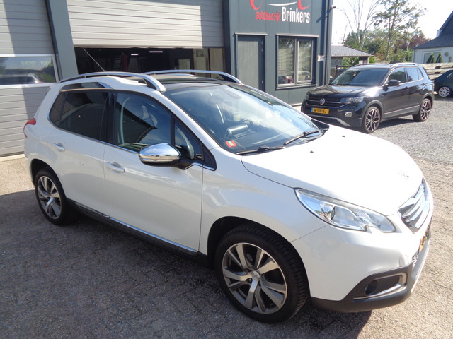 Peugeot 2008 1.2 PureTech Féline Ecc, Panorama dak, Carplay/android, trekhaak, metallic lak