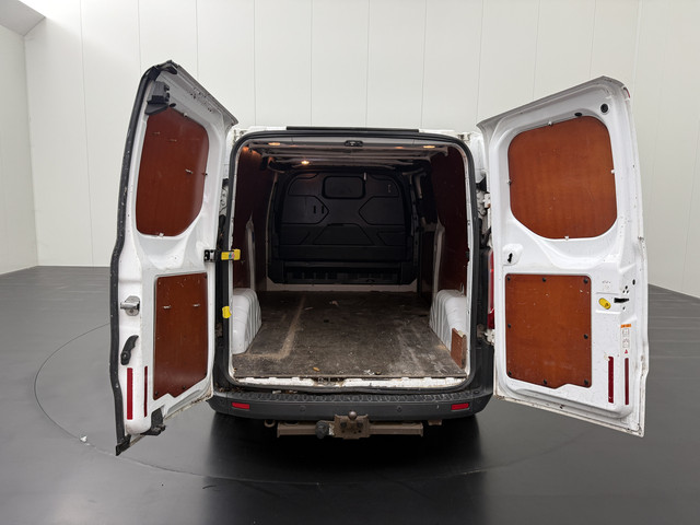 Foto 8 van Ford Transit Custom 2.2TDCI Lang | APK 11-26 | Airco | Trekhaak | 3-Zits