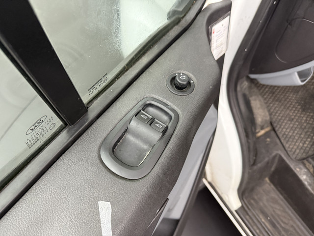 Foto 4 van Ford Transit Custom 2.2TDCI Lang | APK 11-26 | Airco | Trekhaak | 3-Zits