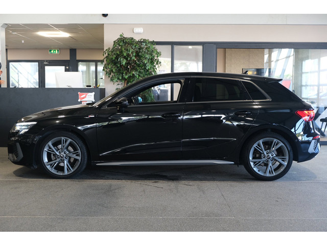 Foto 2 van Audi A3 Sportback 30 TFSI 2x S-line Leder Matrix Camera Led