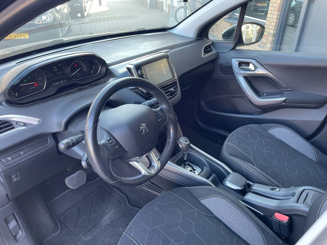 Foto 8 van Peugeot 2008 1.2 PureTech Blue Lion | 'Hoge instap' | 1e Eig | NL Auto