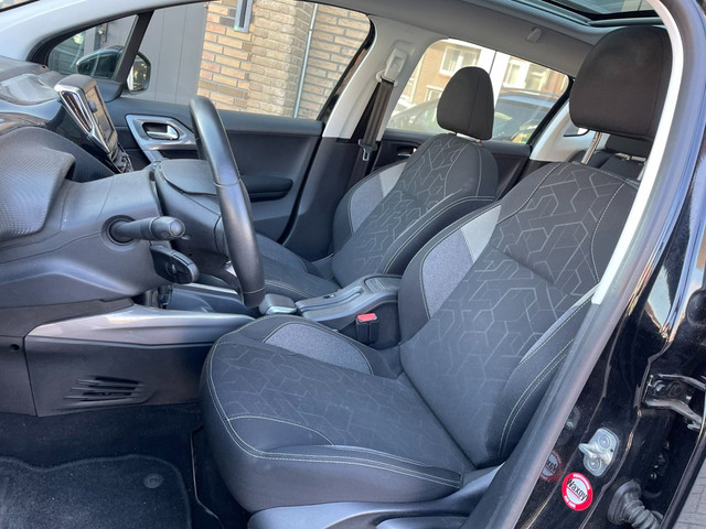 Foto 7 van Peugeot 2008 1.2 PureTech Blue Lion | 'Hoge instap' | 1e Eig | NL Auto