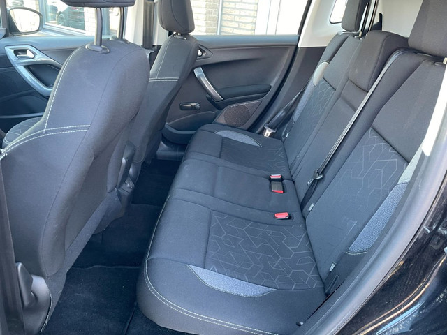 Foto 6 van Peugeot 2008 1.2 PureTech Blue Lion | 'Hoge instap' | 1e Eig | NL Auto