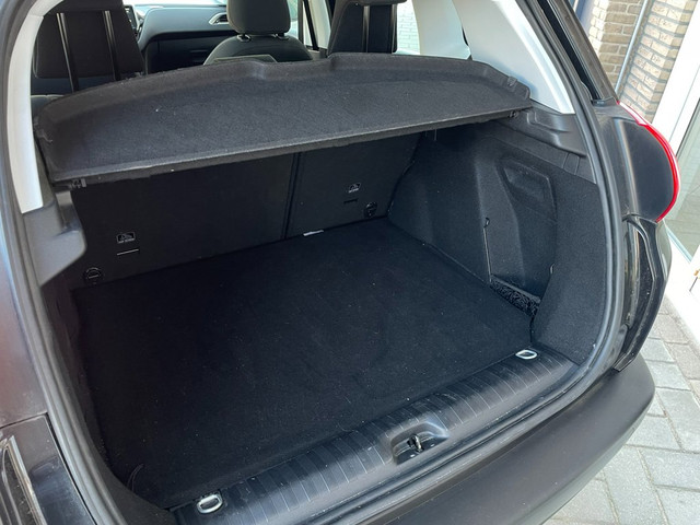Foto 5 van Peugeot 2008 1.2 PureTech Blue Lion | 'Hoge instap' | 1e Eig | NL Auto