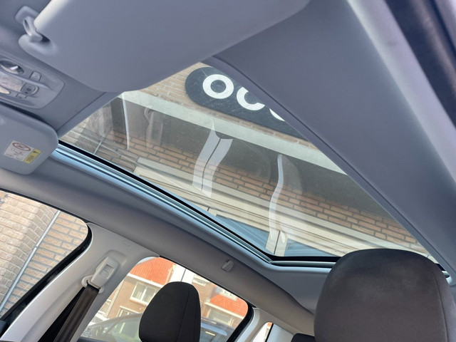 Foto 4 van Peugeot 2008 1.2 PureTech Blue Lion | 'Hoge instap' | 1e Eig | NL Auto