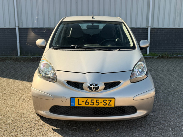 Foto 4 van Toyota Aygo 1.0-12V Airco | Half Leder | Luxe Uitvoering | Zuinig