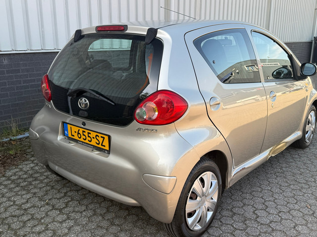 Foto 6 van Toyota Aygo 1.0-12V Airco | Half Leder | Luxe Uitvoering | Zuinig