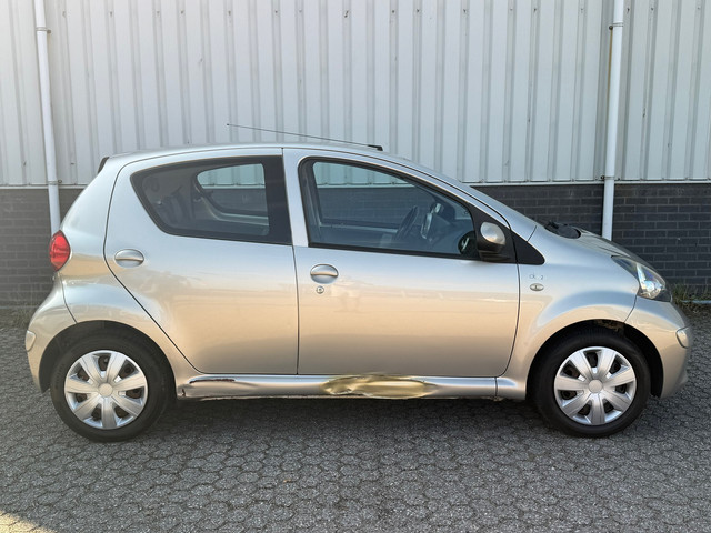 Foto 7 van Toyota Aygo 1.0-12V Airco | Half Leder | Luxe Uitvoering | Zuinig
